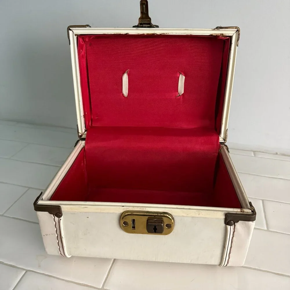 Vintage Toiletry/Makeup Traveling Case with Red Velvet Lining